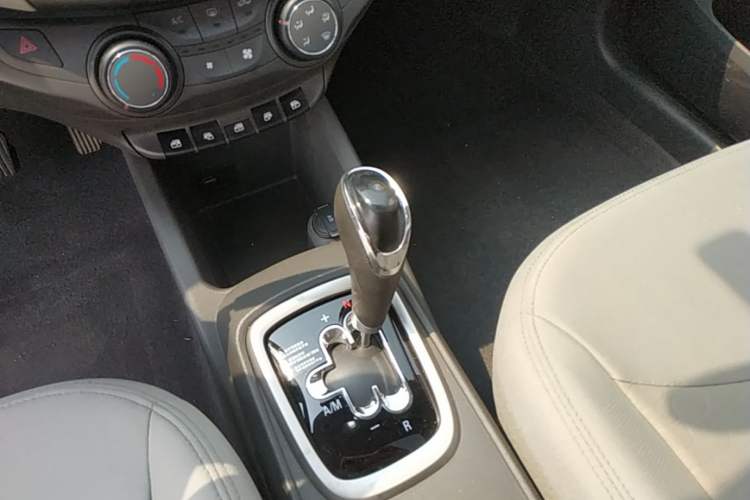 Used Chevrolet Sail 2015 Sail 3 1.5L AMT Happiness Sunroof Edition Gear Lever