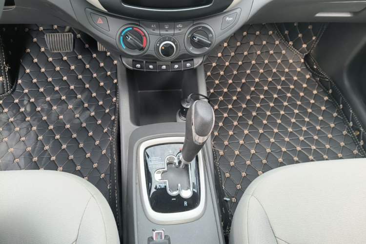 Used Chevrolet Sail 2015 Sail 3 1.3L AMT Ideal Edition Gear Lever