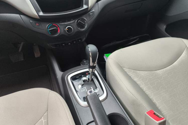 Used Chevrolet Sail 2015 Sail 3 1.3L AMT Ideal Edition Gear Lever