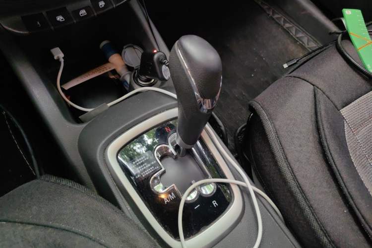 Used Chevrolet Sail 2015 Sail 3 1.5L AMT Happiness Sunroof Edition Gear Lever