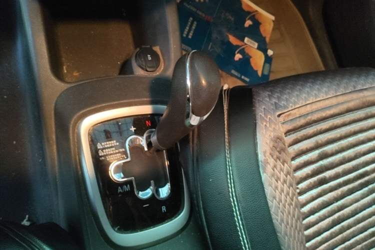 Used Chevrolet Sail 2015 Sail 3 1.5L AMT Happiness Sunroof Edition Gear Lever