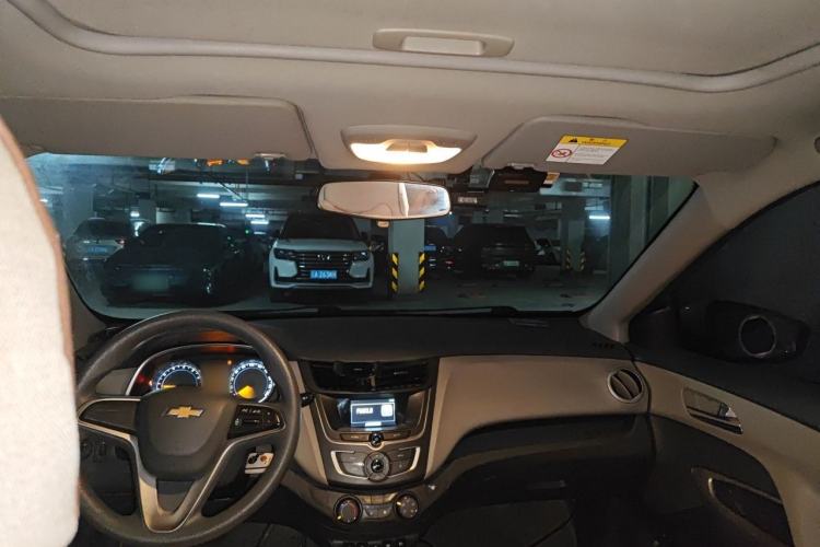 Used Chevrolet Sail 2015 Sail 3 1.5L AMT Happiness Sunroof Edition Headliner