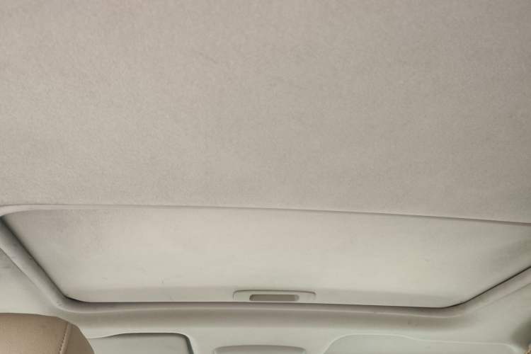 Used Chevrolet Sail 2015 Sail 3 1.5L AMT Happiness Sunroof Edition Headliner