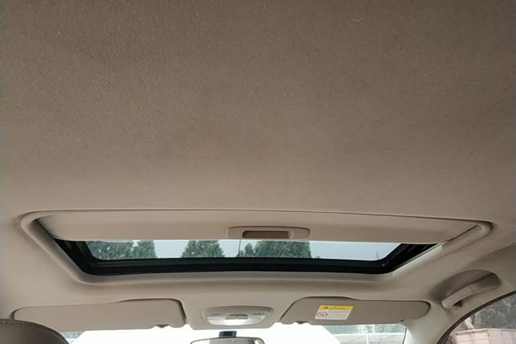 Used Chevrolet Sail 2015 Sail 3 1.5L AMT Happiness Sunroof Edition Headliner