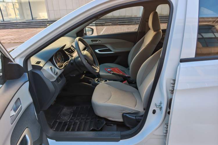 Used Chevrolet Sail 2015 Sail 3 1.3L AMT Ideal Edition Interior 2