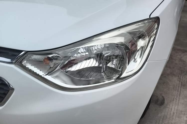 Used Chevrolet Sail 2015 Sail 3 1.5L Manual with Ideal Sunroof Edition Left Front Headlight