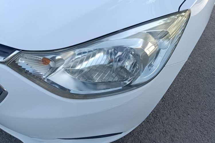 Used Chevrolet Sail 2015 Sail 3 1.5L Manual with Ideal Sunroof Edition Left Front Headlight