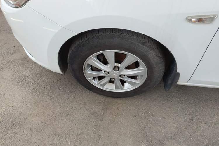 Used Chevrolet Sail 2015 Sail 3 1.5L AMT Happiness Sunroof Edition Left Front Wheel Hub