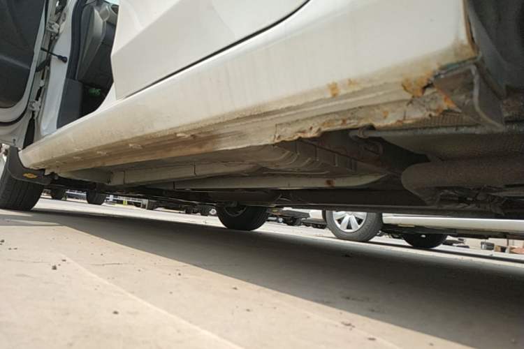 Used Chevrolet Sail 2015 Sail 3 1.5L AMT Happiness Sunroof Edition Left Side Sill