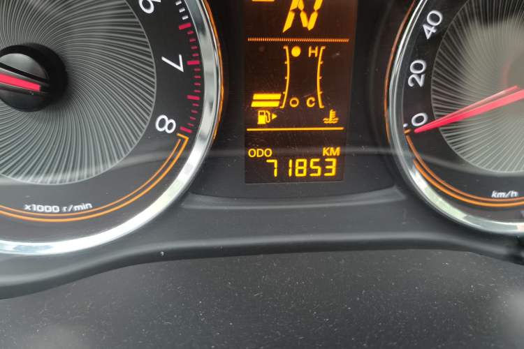 Used Chevrolet Sail 2015 Sail 3 1.3L AMT Ideal Edition Odometer Close Up