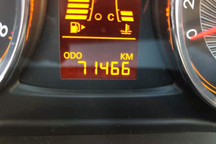 Used Chevrolet Sail 2015 Sail 3 1.3L AMT Ideal Edition Odometer Close Up