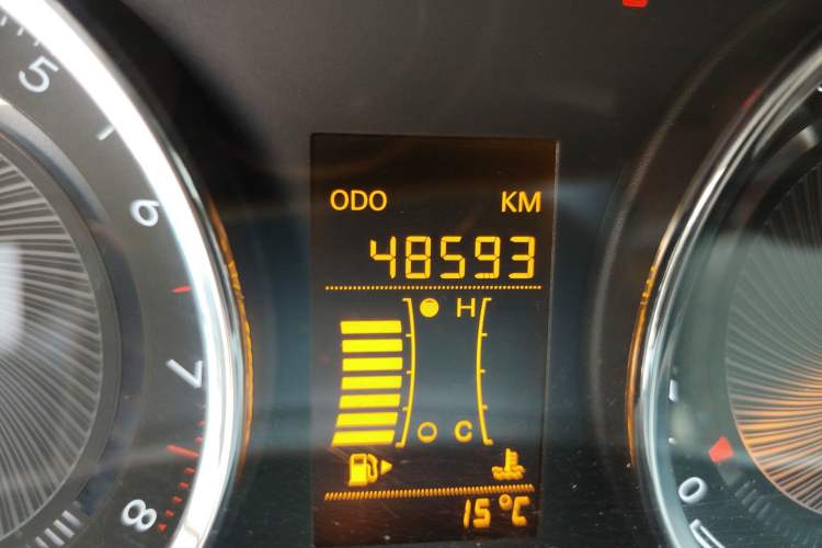 Used Chevrolet Sail 2015 Sail 3 1.5L Manual Happiness Edition Odometer Close Up