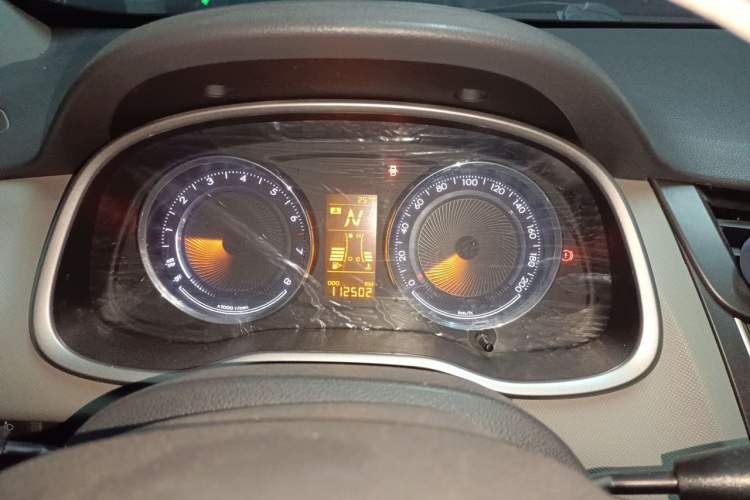 Used Chevrolet Sail 2015 Sail 3 1.5L AMT Happiness Sunroof Edition Odometer Close Up