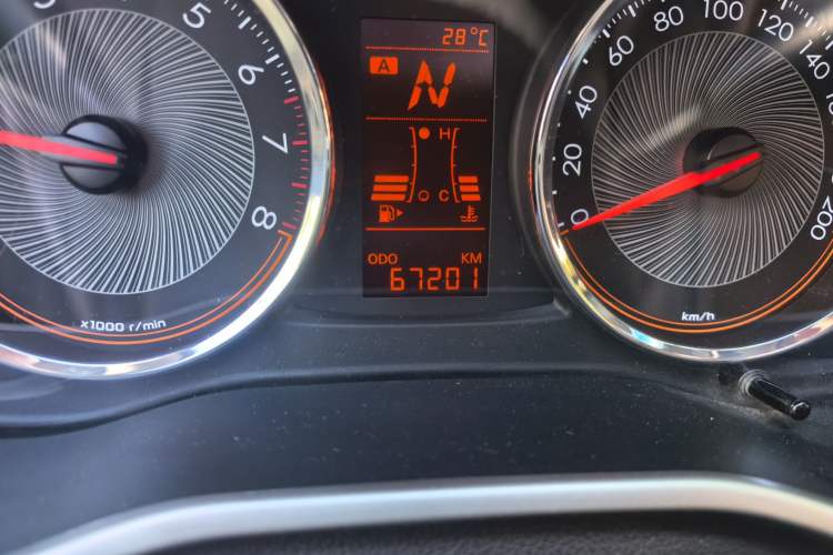 Used Chevrolet Sail 2015 Sail 3 1.3L AMT Ideal Edition Odometer Close Up