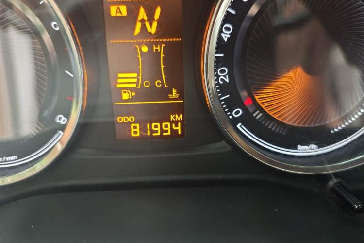 Used Chevrolet Sail 2015 Sail 3 1.5L AMT Happiness Sunroof Edition Odometer Close Up