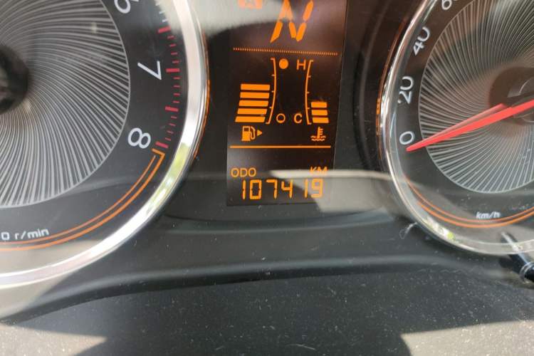 Used Chevrolet Sail 2015 Sail 3 1.3L AMT Ideal Edition Odometer Close Up