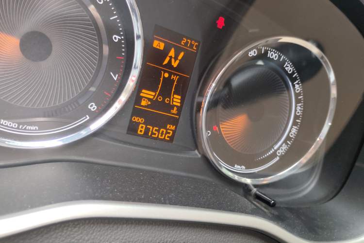 Used Chevrolet Sail 2015 Sail 3 1.5L AMT Happiness Sunroof Edition Odometer Close Up