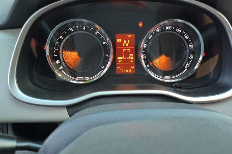 Used Chevrolet Sail 2015 Sail 3 1.5L AMT Happiness Sunroof Edition Odometer Close Up