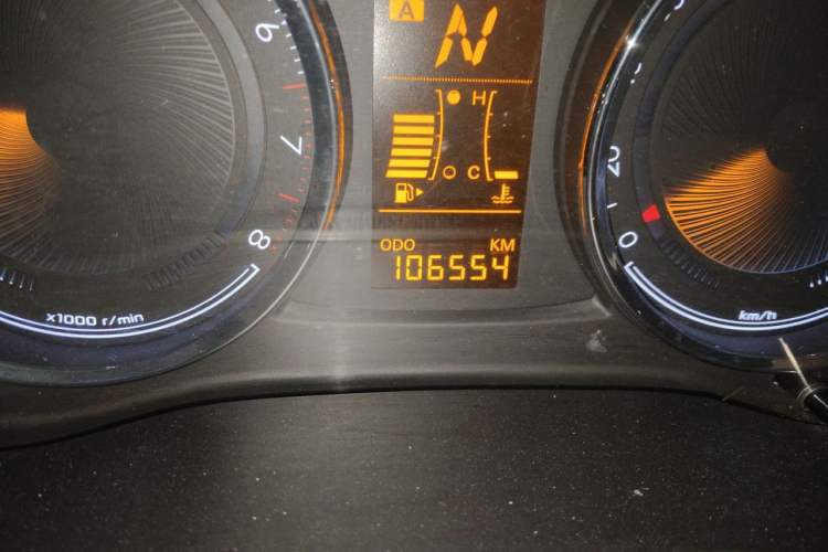 Used Chevrolet Sail 2015 Sail 3 1.5L AMT Happiness Sunroof Edition Odometer Close Up
