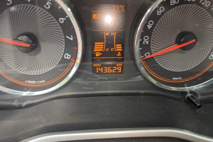 Used Chevrolet Sail 2015 Sail 3 1.3L AMT Ideal Edition Odometer Close Up