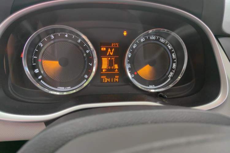 Used Chevrolet Sail 2015 Sail 3 1.5L AMT Happiness Sunroof Edition Odometer Close Up