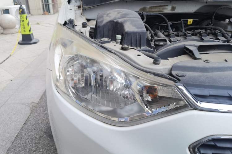 Used Chevrolet Sail 2015 Sail 3 1.5L Manual with Ideal Sunroof Edition Right Front Headlight