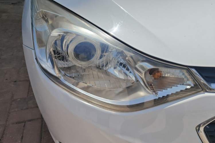 Used Chevrolet Sail 2015 Sail 3 1.5L Manual with Ideal Sunroof Edition Right Front Headlight