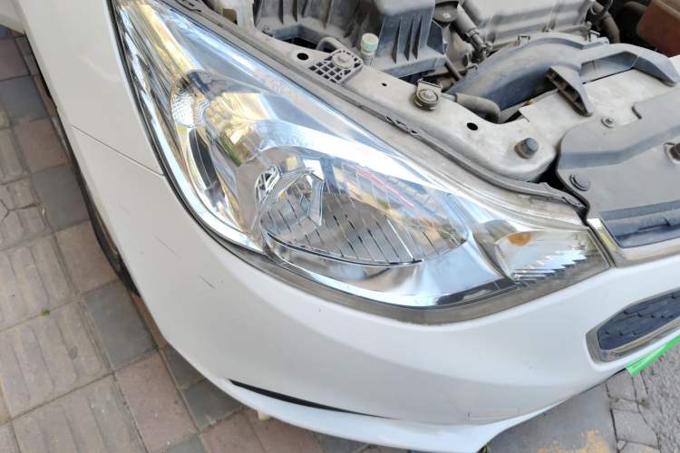 Used Chevrolet Sail 2015 Sail 3 1.5L Manual with Ideal Sunroof Edition Right Front Headlight