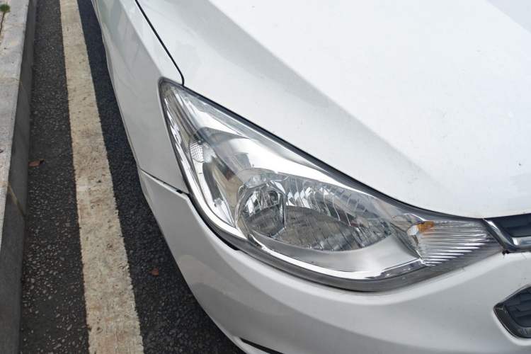 Used Chevrolet Sail 2015 Sail 3 1.5L Manual with Ideal Sunroof Edition Right Front Headlight