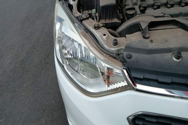 Used Chevrolet Sail 2015 Sail 3 1.3L AMT Ideal Edition Right Front Headlight