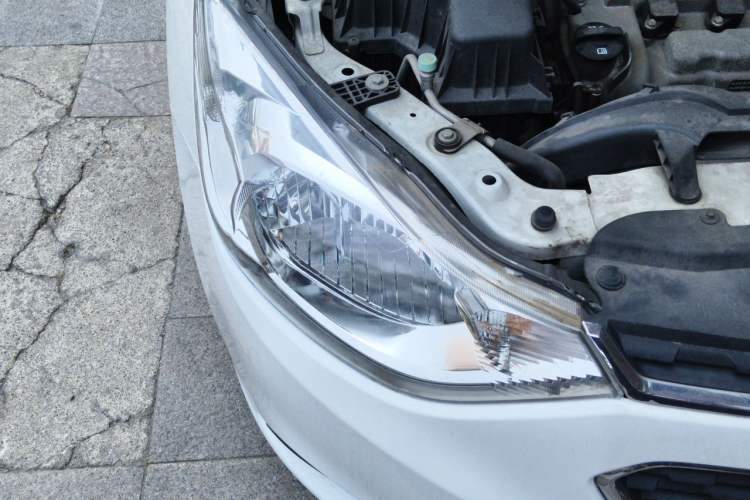 Used Chevrolet Sail 2015 Sail 3 1.3L AMT Ideal Edition Right Front Headlight