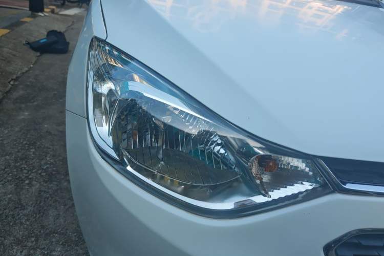 Used Chevrolet Sail 2015 Sail 3 1.3L AMT Ideal Edition Right Front Headlight