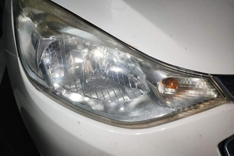 Used Chevrolet Sail 2015 Sail 3 1.3L AMT Ideal Edition Right Front Headlight
