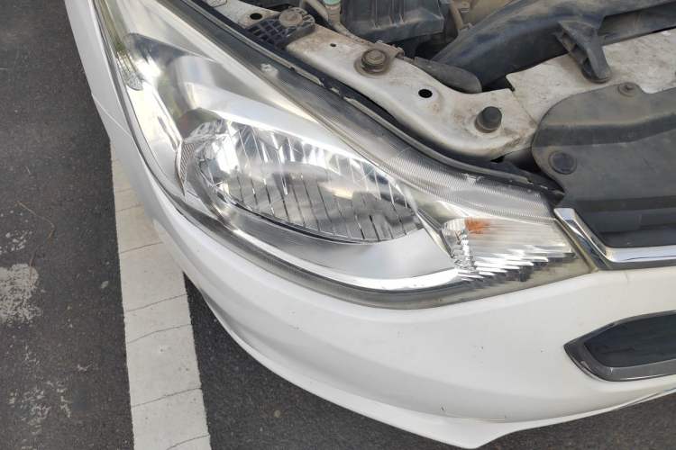 Used Chevrolet Sail 2015 Sail 3 1.3L AMT Ideal Edition Right Front Headlight