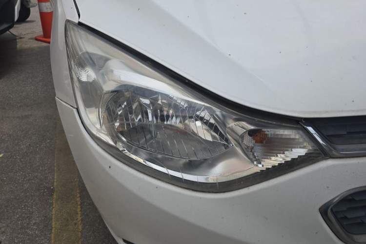 Used Chevrolet Sail 2015 Sail 3 1.3L AMT Ideal Edition Right Front Headlight