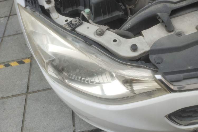 Used Chevrolet Sail 2015 Sail 3 1.3L AMT Ideal Edition Right Front Headlight