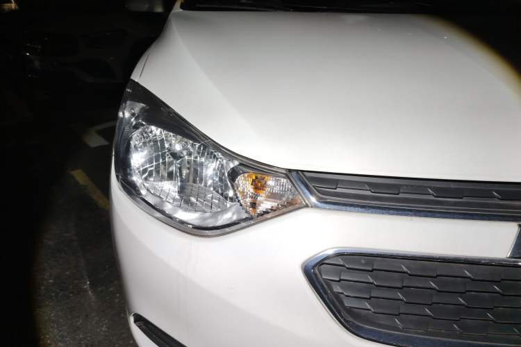 Used Chevrolet Sail 2015 Sail 3 1.3L AMT Ideal Edition Right Front Headlight
