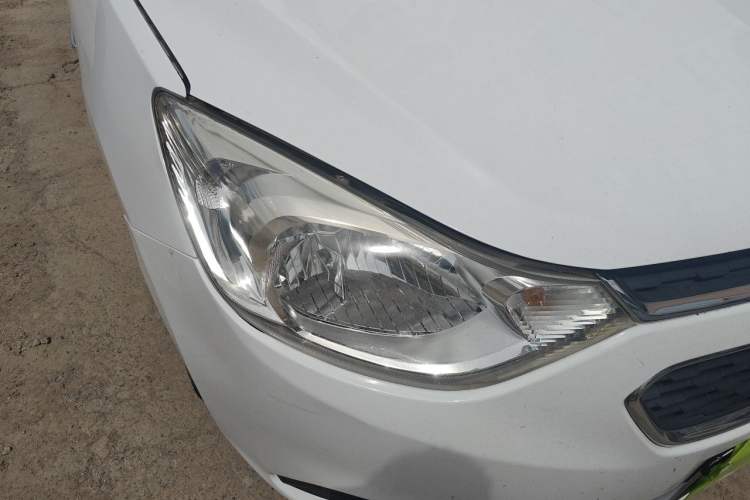 Used Chevrolet Sail 2015 Sail 3 1.3L Manual Ideal Edition Right Front Headlight