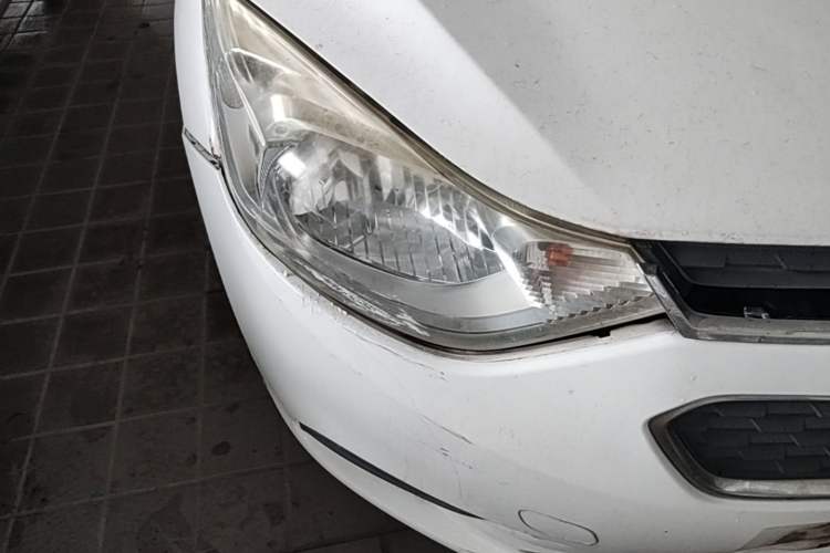 Used Chevrolet Sail 2015 Sail 3 1.3L Manual with Ideal Sunroof Edition Right Front Headlight