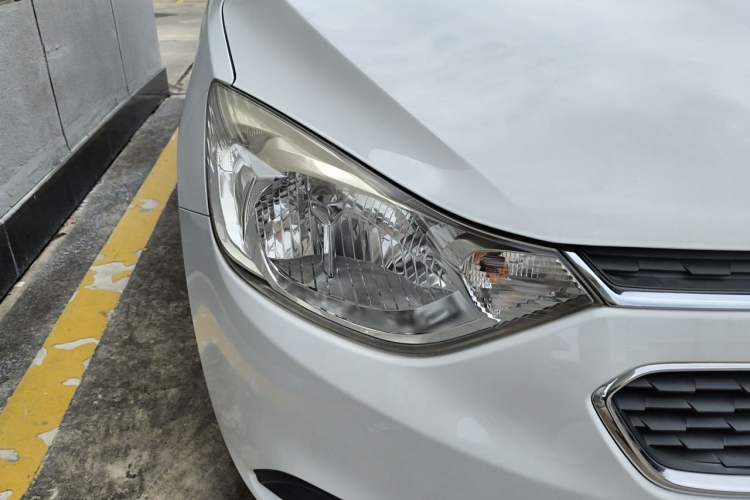 Used Chevrolet Sail 2015 Sail 3 1.3L AMT Ideal Edition Right Front Headlight