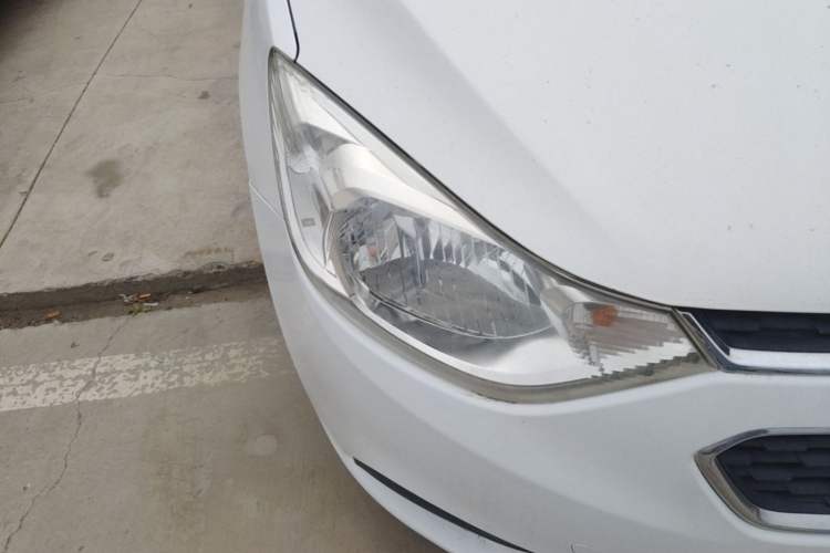 Used Chevrolet Sail 2015 Sail 3 1.3L AMT Ideal Edition Right Front Headlight