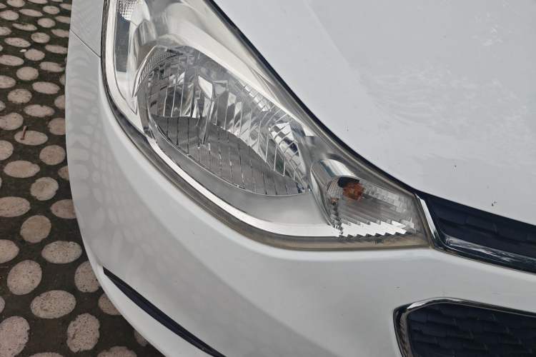 Used Chevrolet Sail 2015 Sail 3 1.3L Manual Ideal Edition Right Front Headlight