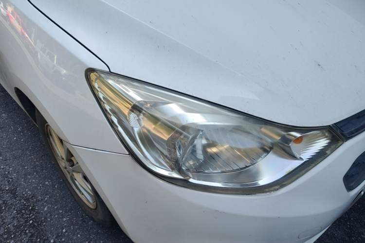 Used Chevrolet Sail 2015 Sail 3 1.3L AMT Ideal Edition Right Front Headlight