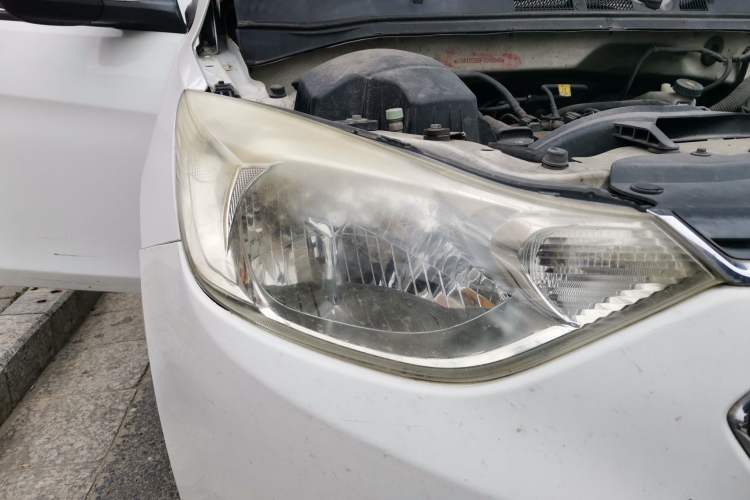 Used Chevrolet Sail 2015 Sail 3 1.3L AMT Ideal Edition Right Front Headlight