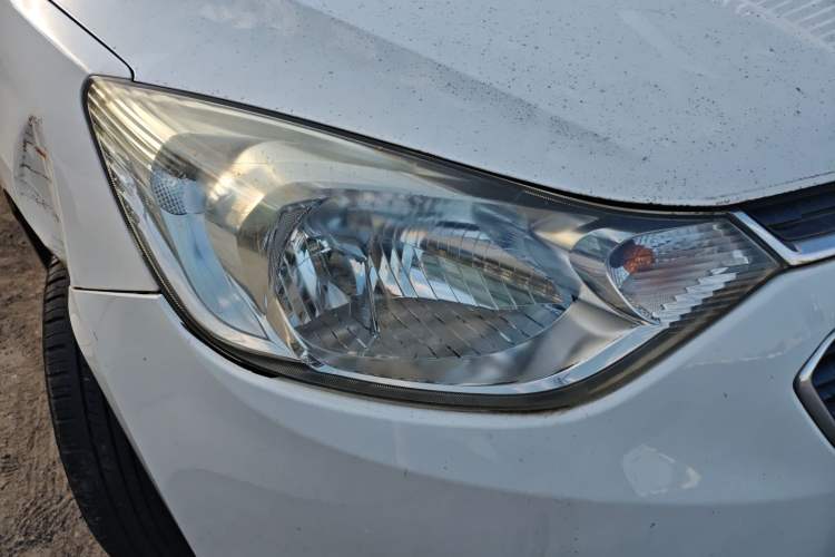 Used Chevrolet Sail 2015 Sail 3 1.3L AMT Ideal Edition Right Front Headlight