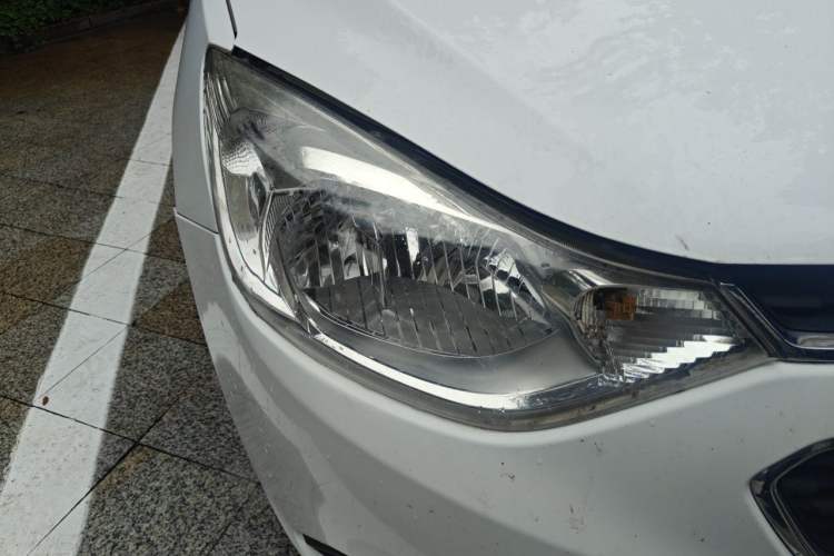 Used Chevrolet Sail 2015 Sail 3 1.3L AMT Ideal Sunroof Edition Right Front Headlight