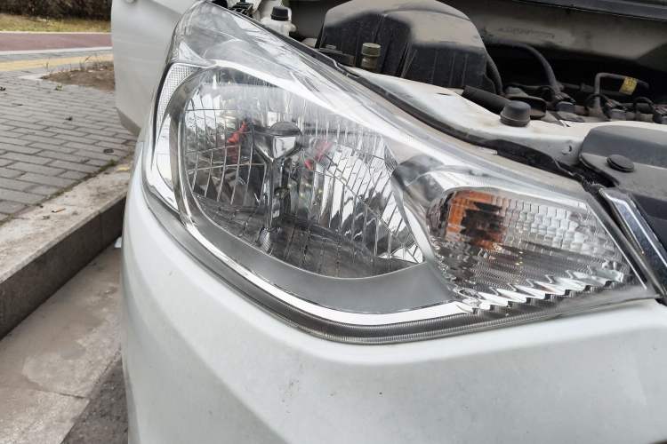 Used Chevrolet Sail 2015 Sail 3 1.5L Manual Happiness Edition Right Front Headlight