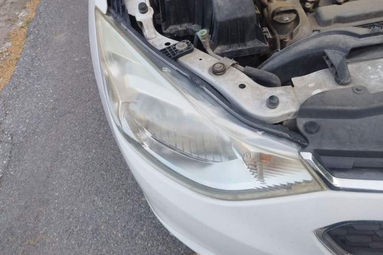 Used Chevrolet Sail 2015 Sail 3 1.3L AMT Ideal Edition Right Front Headlight
