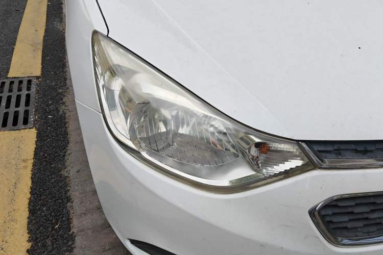 Used Chevrolet Sail 2015 Sail 3 1.5L Manual with Ideal Sunroof Edition Right Front Headlight