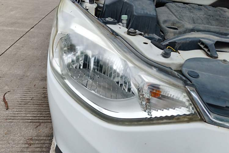 Used Chevrolet Sail 2015 Sail 3 1.5L Manual Happiness Edition Right Front Headlight